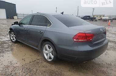 Седан Volkswagen Passat 2014 в Днепре