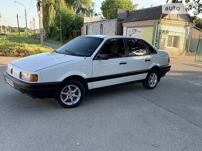 Седан Volkswagen Passat 1991 в 
