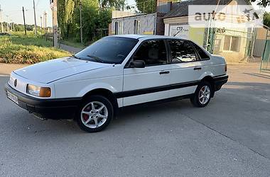 Седан Volkswagen Passat 1991 в 
