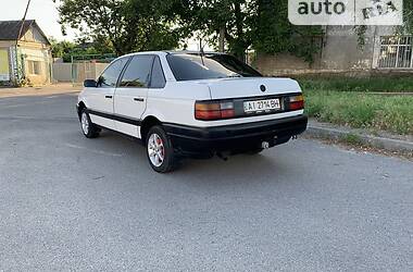 Седан Volkswagen Passat 1991 в 