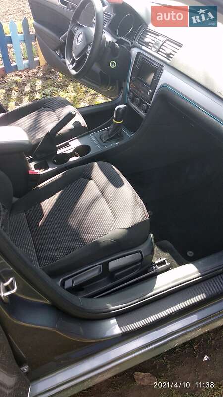 Седан Volkswagen Passat 2015 в Богуславі