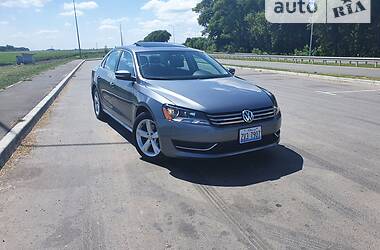 Седан Volkswagen Passat 2012 в Києві