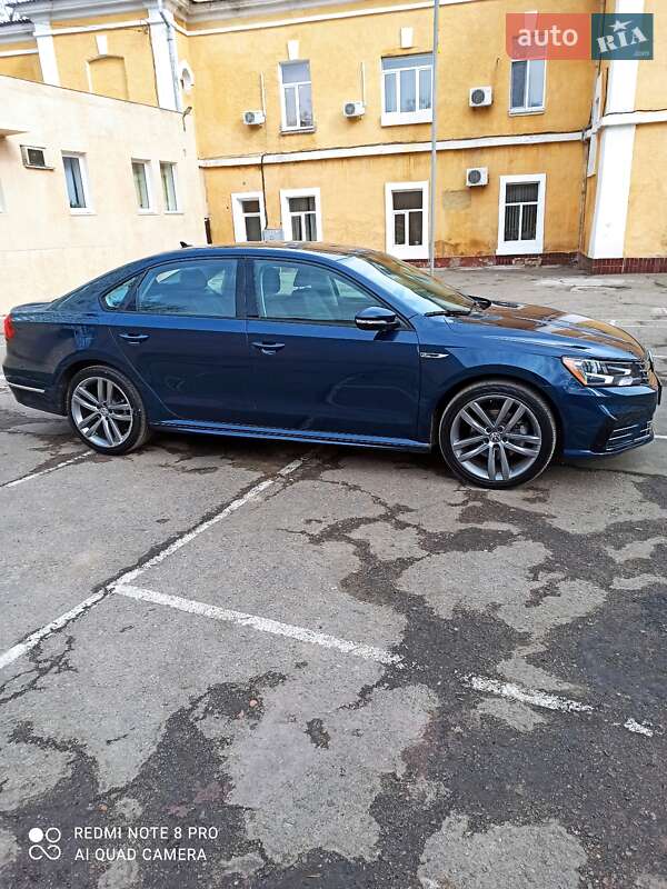 Седан Volkswagen Passat 2018 в Ужгороде