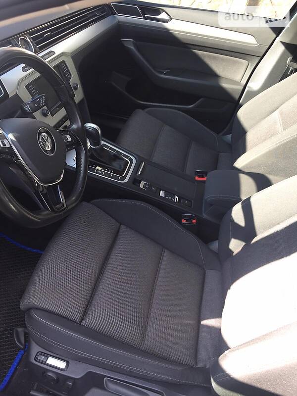 Універсал Volkswagen Passat 2017 в Ужгороді