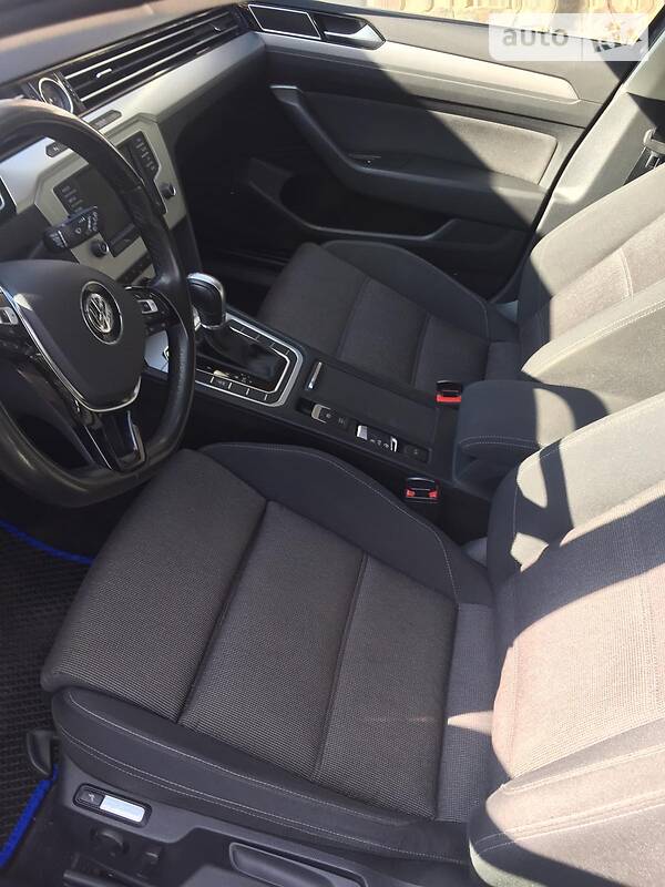 Універсал Volkswagen Passat 2017 в Ужгороді