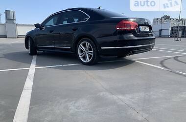 Седан Volkswagen Passat 2012 в Киеве