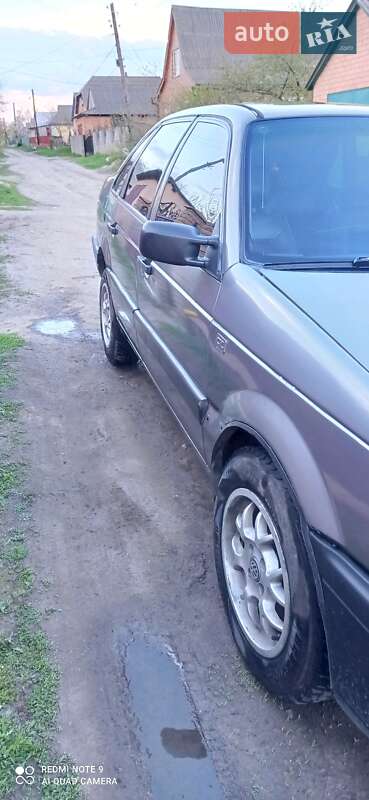 Седан Volkswagen Passat 1990 в Маньківці