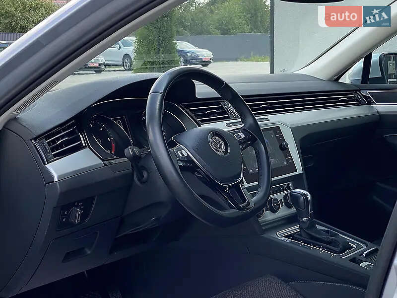 Универсал Volkswagen Passat 2017 в Сарнах