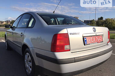 Седан Volkswagen Passat 1998 в Одессе