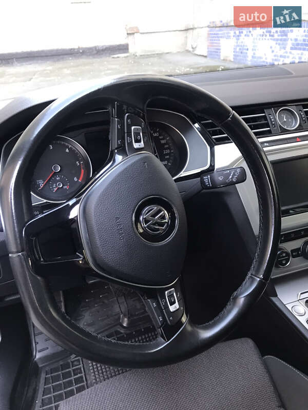 Универсал Volkswagen Passat 2017 в Хмельницком