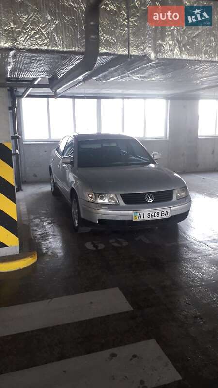 Седан Volkswagen Passat 1999 в Киеве