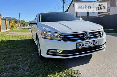 Седан Volkswagen Passat 2017 в Києві