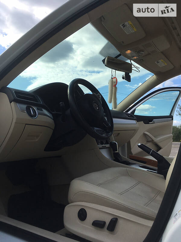 Седан Volkswagen Passat 2012 в Харькове