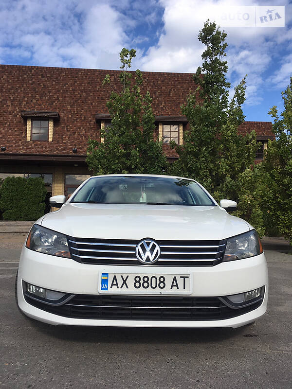 Седан Volkswagen Passat 2012 в Харькове