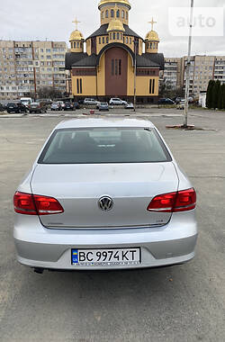 Седан Volkswagen Passat 2011 в Львові