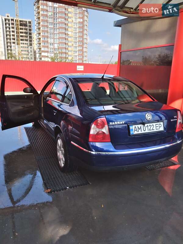 Седан Volkswagen Passat 2004 в Одесі