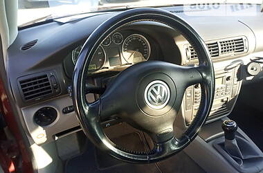 Универсал Volkswagen Passat 2003 в Дергачах
