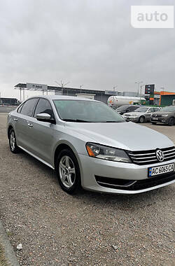 Седан Volkswagen Passat 2013 в Днепре