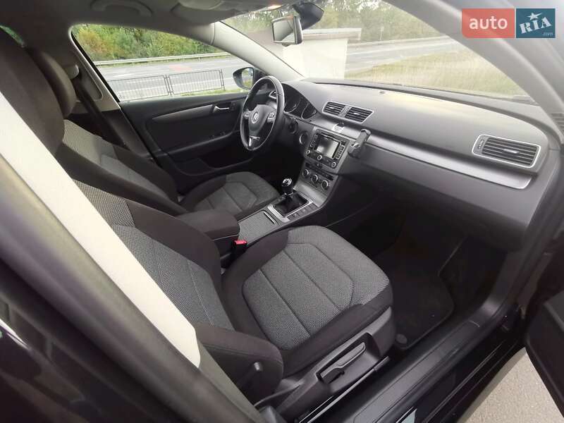 Универсал Volkswagen Passat 2012 в Хмельницком