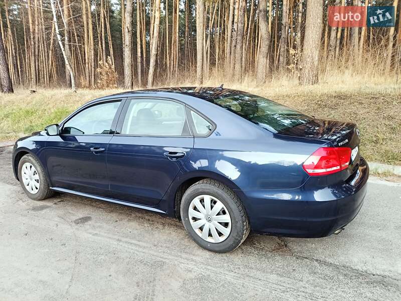 Седан Volkswagen Passat 2013 в Києві