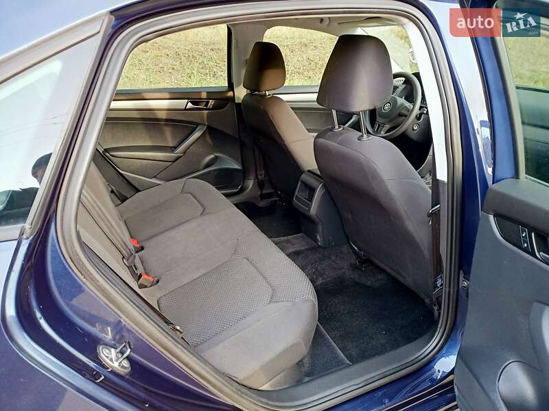 Седан Volkswagen Passat 2013 в Києві