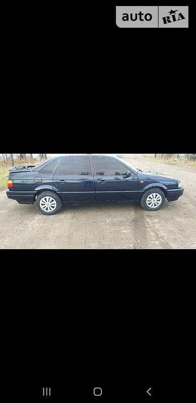 Седан Volkswagen Passat 1989 в Кельменцях