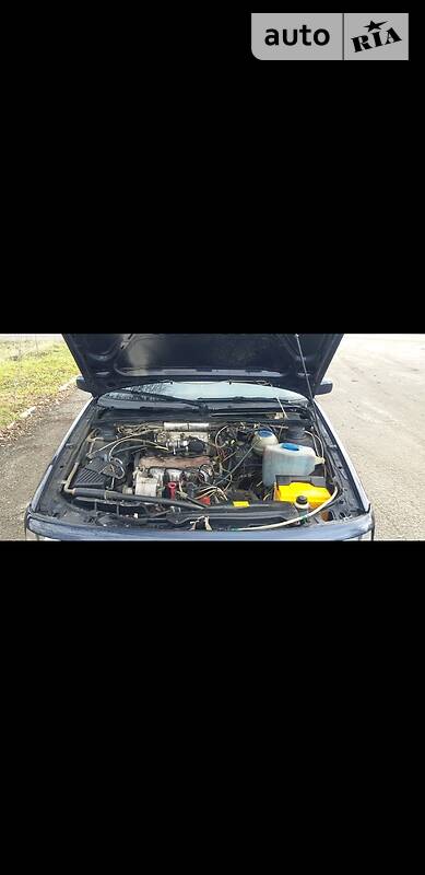 Седан Volkswagen Passat 1989 в Кельменцях