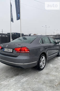 Седан Volkswagen Passat 2015 в Львові