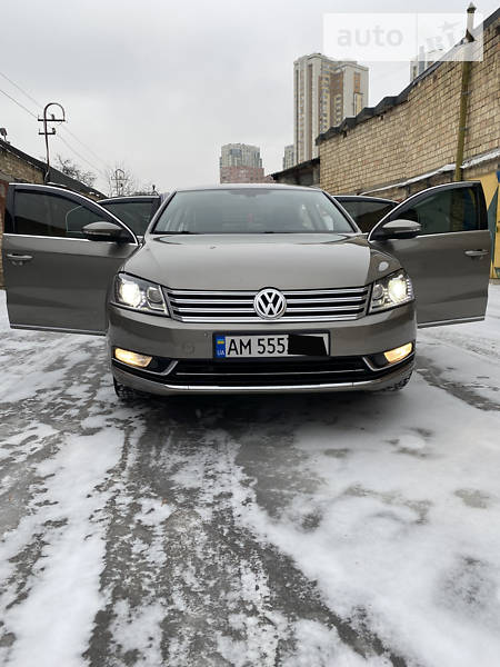 Седан Volkswagen Passat 2012 в Києві