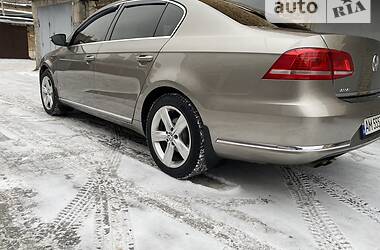 Седан Volkswagen Passat 2012 в Києві