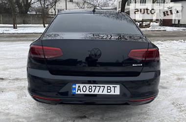 Седан Volkswagen Passat 2015 в Иршаве