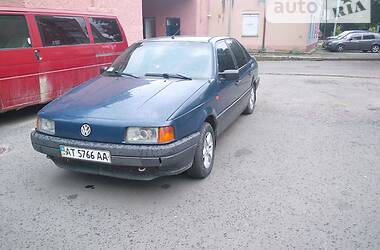 Седан Volkswagen Passat 1990 в Калуші