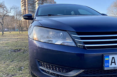 Седан Volkswagen Passat 2012 в Днепре