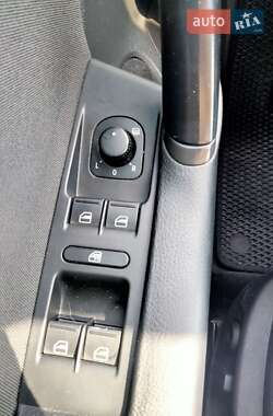 Універсал Volkswagen Passat 2012 в 