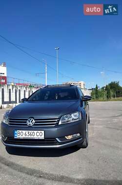 Універсал Volkswagen Passat 2012 в 