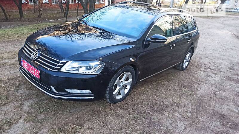 Універсал Volkswagen Passat 2011 в Чернівцях