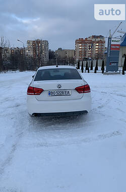 Седан Volkswagen Passat 2012 в Тернополі