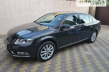 Седан Volkswagen Passat 2011 в Черновцах