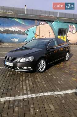 Седан Volkswagen Passat 2010 в Луцке