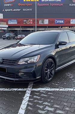 Седан Volkswagen Passat 2016 в Киеве