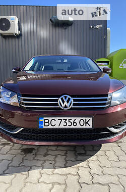 Седан Volkswagen Passat 2012 в Львове