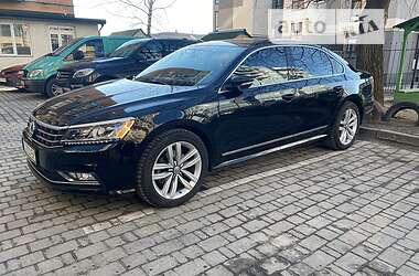 Седан Volkswagen Passat 2015 в Луцьку