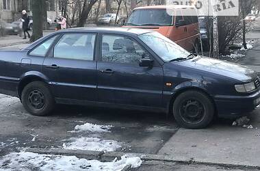 Седан Volkswagen Passat 1994 в Киеве