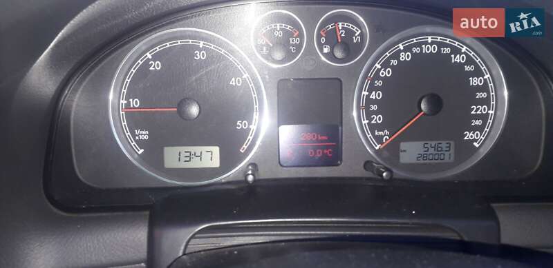 Универсал Volkswagen Passat 2004 в Хусте