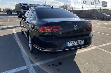 Седан Volkswagen Passat 2018 в Киеве