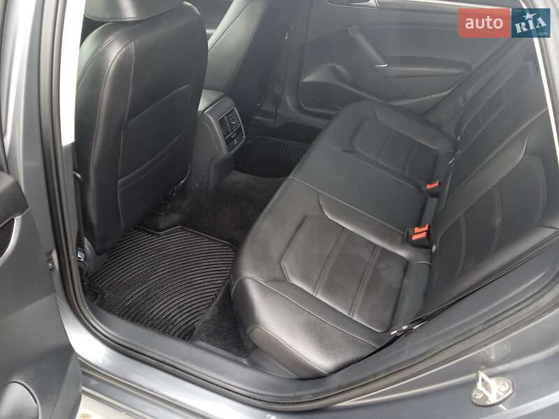 Седан Volkswagen Passat 2015 в Киеве