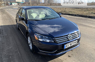 Седан Volkswagen Passat 2013 в Харкові