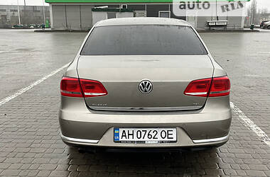 Седан Volkswagen Passat 2012 в Чернівцях