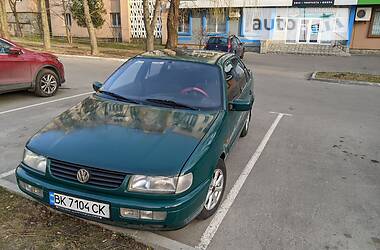 Седан Volkswagen Passat 1994 в Рівному