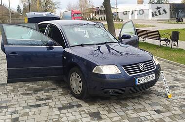 Седан Volkswagen Passat 2003 в Березному